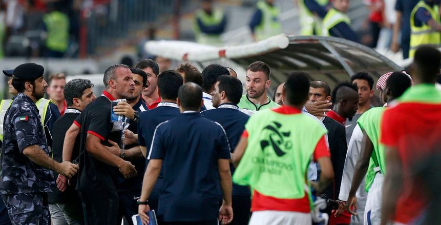 عقب الخسارة| مدرب بيرسبوليس الإيراني يتهجم على الجهاز الفني للهلال السعودي