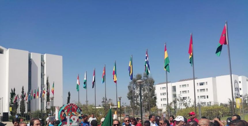 بالصور.. مراسم نقل علم اللجان الأولمبية لملعب افتتاح الألعاب الأفريقية