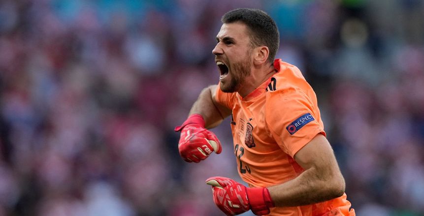 تقارير: الهلال يفاوض حارس منتخب إسبانيا.. وناديه يرحب بالعرض