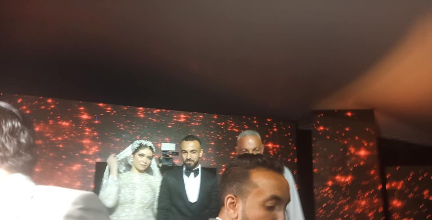 ارتباك في حفل زفاف أفشة بسبب انقطاع مفاجئ للكهرباء