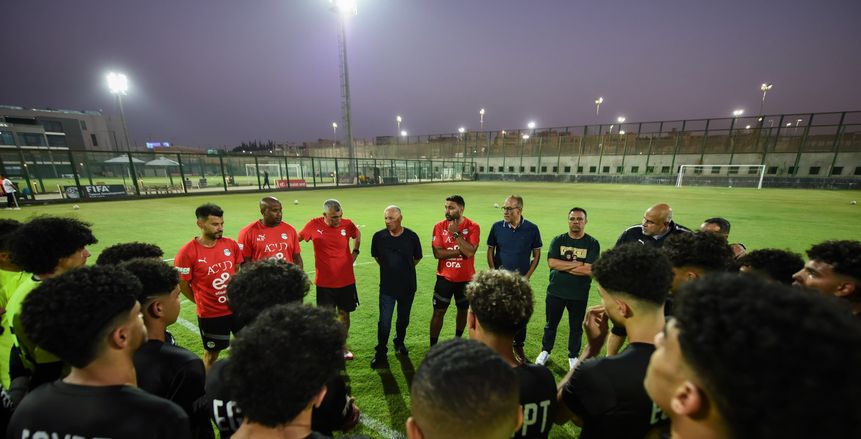 هاني أبو ريدة يتابع تدريبات منتخبات الشباب