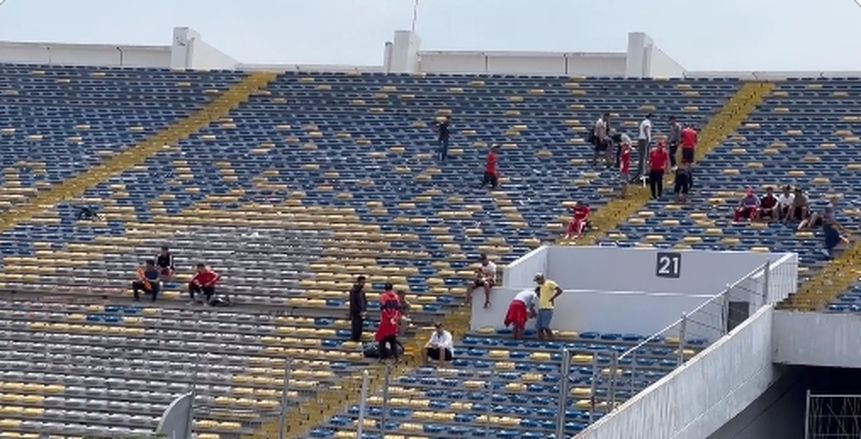 ماذا فعلت جماهير الوداد في مدرجات ملعب محمد الخامس قبل مواجهة الأهلي؟