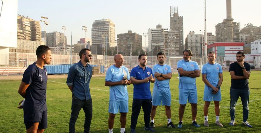 باتشيكو يعقد جلسة فنية مع لاعبي الزمالك بعد تأجيل مباراة الرجاء