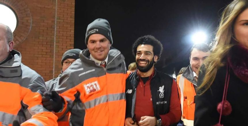 بالفيديو| جماهير ليفربول تحتفل بـ«صلاح» في الأنفيلد