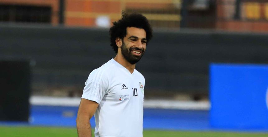 «صلاح» يستعرض عضلاته قبل مواجهة تونس.. شاهد بالصورة