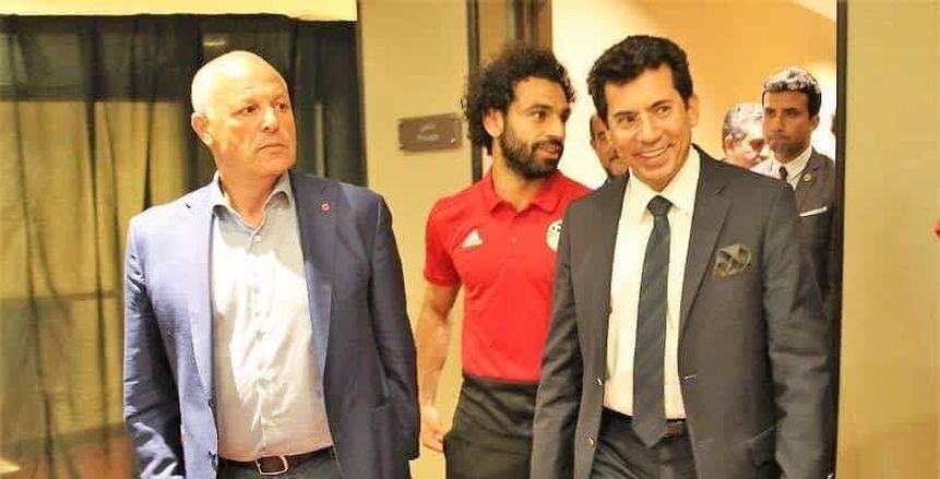 كواليس الصلح الوزارى بين «أبوريدة» و«مومو».. رئيس الجبلاية لنجم ليفربول: «أنت ابنى وطلباتك مُجابة».. واللاعب يبتسم ويرد: «مفيش مشكلة»