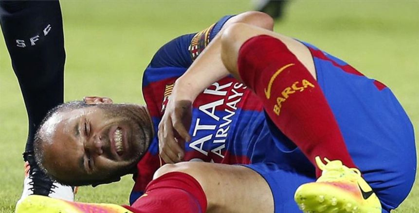غياب «إنييستا» عن برشلونة لفترة غير محددة
