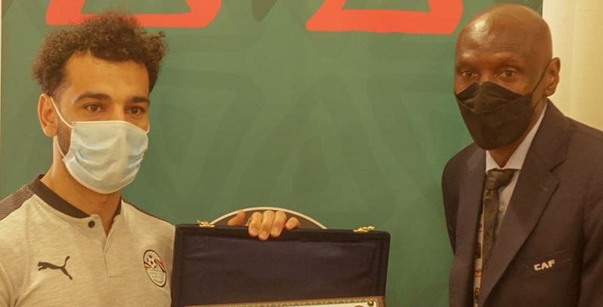 تكريم محمد صلاح في الكاميرون خلال اجتماع استقبال منتخب مصر (صور)