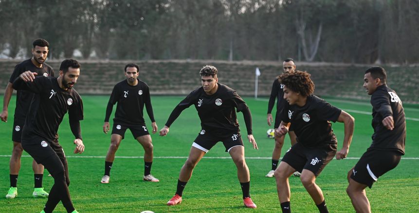 بعد أزمة تصريحاته.. ظهور مفاجئ لـ أحمد عاطف في تدريبات منتخب مصر بقطر