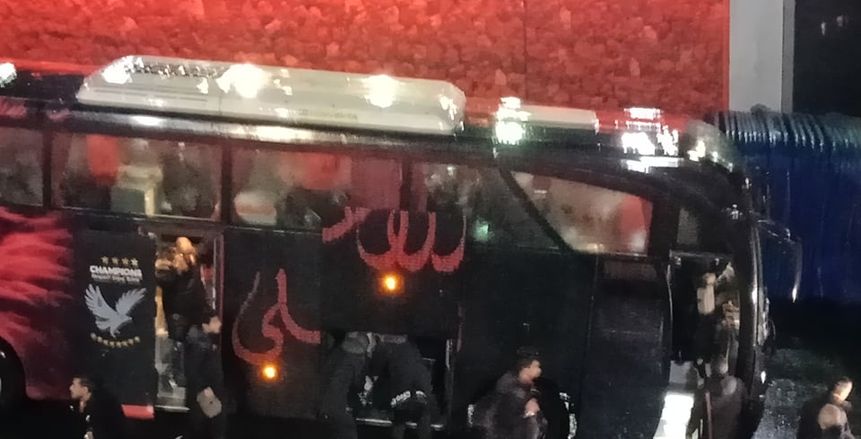 وصول حافلتي الأهلي وأسوان لاستاد القاهرة ومعاينة الملعب