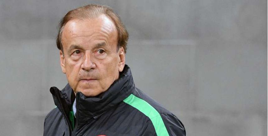 المدير الفنى لمنتخب نيجيريا يتابع مباراة بوروندى ومدغشقر
