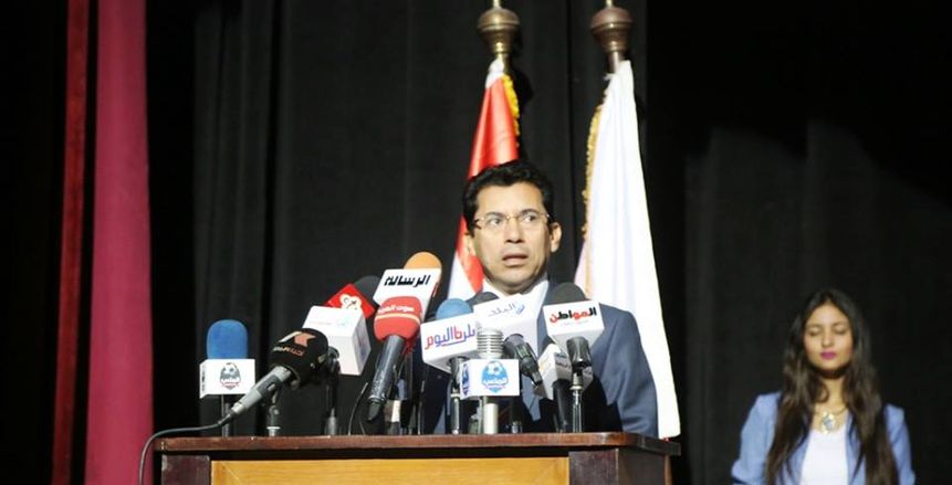 وزير الشباب والرياضة يشهد افتتاح البطولة العربية لكرة السلة