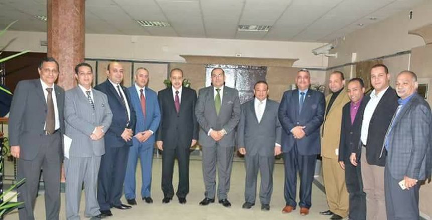 بالصور| المحافظ يلتقي بمجلس إدارة نادي سوهاج ويؤكد دعمه للنادي