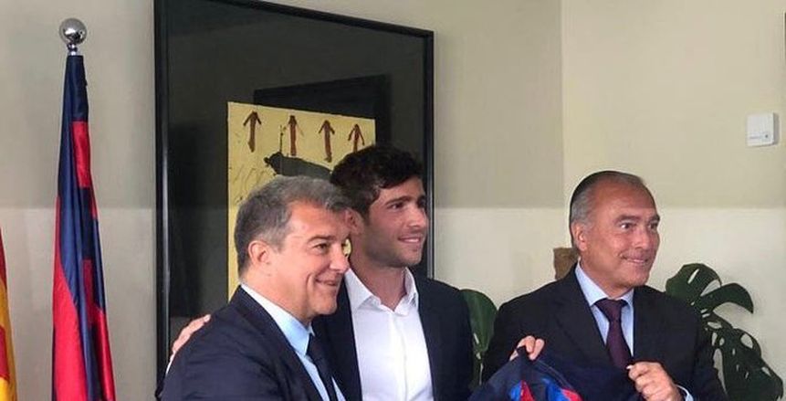 رسميا.. تمديد عقد سيرجي روبرتو مع برشلونة بموافقة «تشافي»