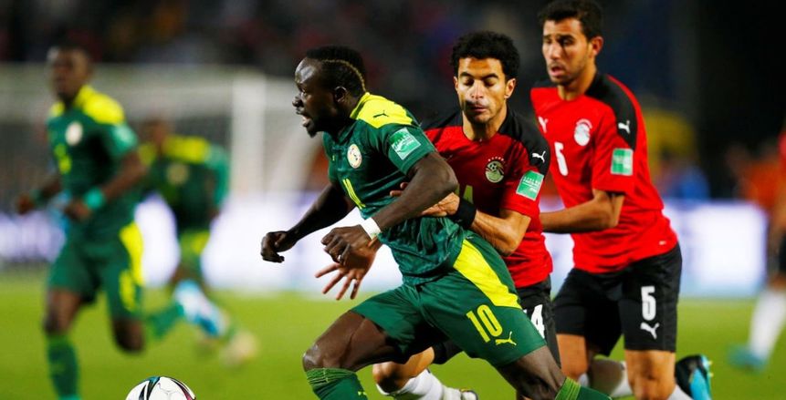 جماهير السنغال تقذف لاعبي المنتخب بالحجارة.. وإصابة مشجع مصري