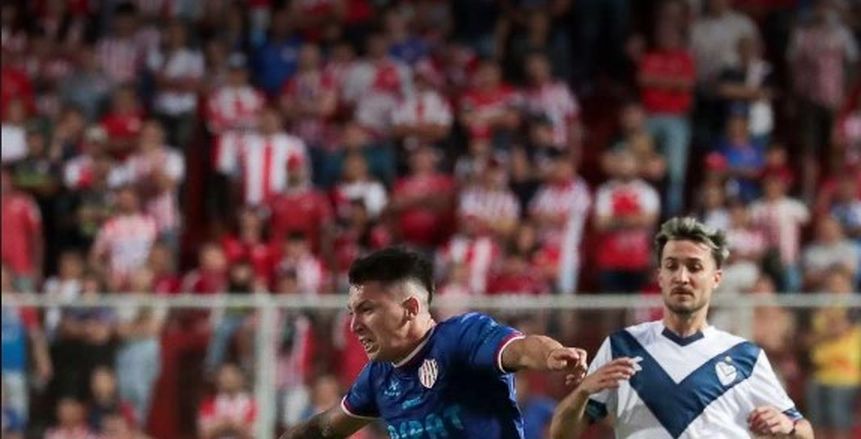 فيليز سارسفيلد متصدر الدوري الأرجنتيني يخسر بنيران صديقة أمام يونيون