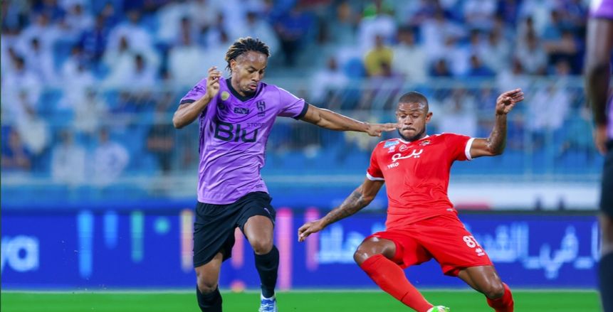 الهلال يقسو على الوحدة بثلاثية في الدوري السعودي