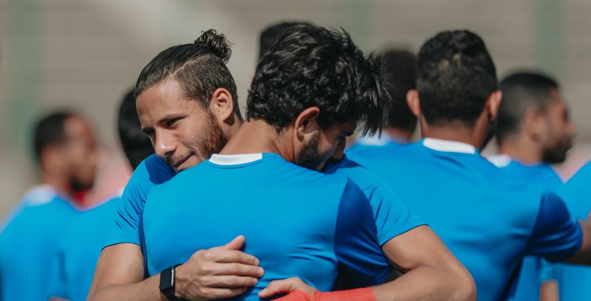 الأهلي يعزل لاعبيه عن رمضان صبحى ويهددهم بعقوبات قاسية
