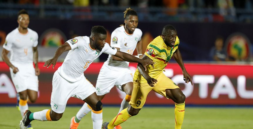 بالصور| منتخب كوت ديفوار يحتفل مع جماهيره بملعب السويس