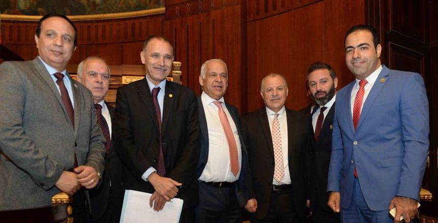 أعضاء باتحاد الكرة "إحنا مش ملطشة" لرئيس الزمالك