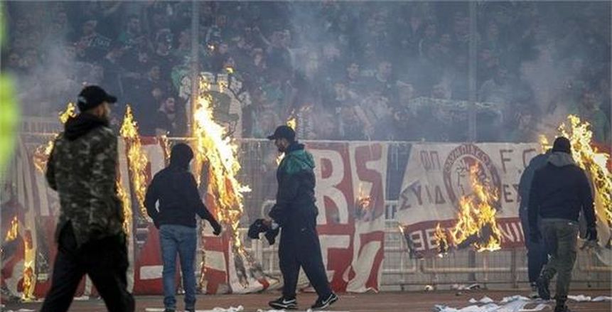 بالفيديو والصور| تحت أنظار كوكا.. إلغاء كلاسيكو اليونان بسبب أعمال الشغب