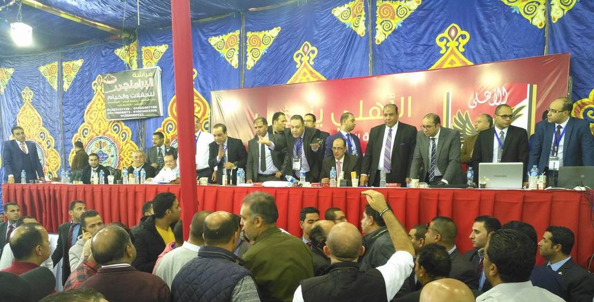 رئيس اللجنة الانتخابية بالأهلي يطالب أنصار المرشحين بالخروج من الخيمة