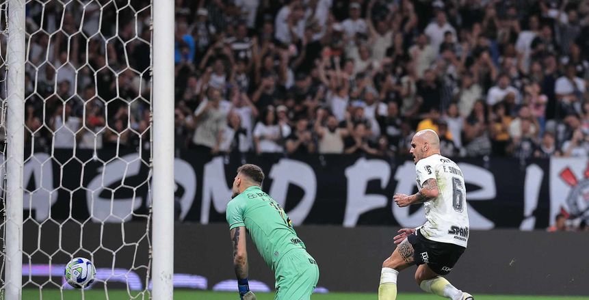 سواريز يسجل في تعادل مثير بين كورينثيانز وجريميو بالدوري البرازيلي