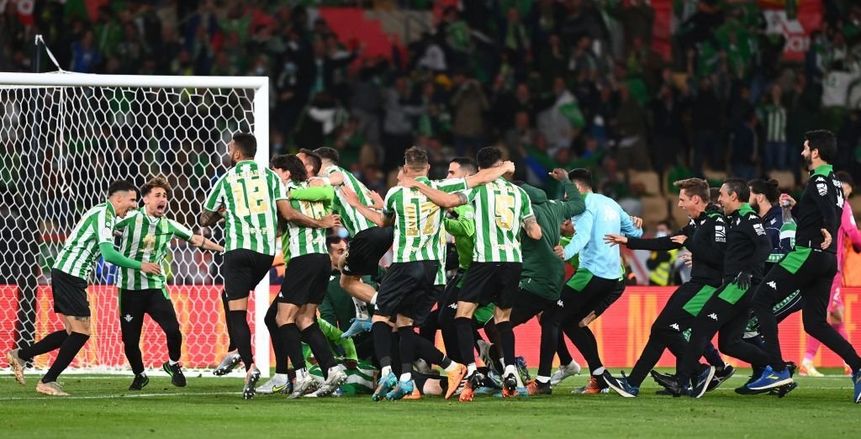 البطولة الثالثة.. ريال بيتيس يسقط فالنسيا ويتوج بلقب كأس ملك إسبانيا