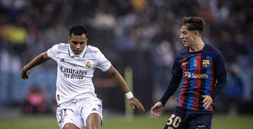 قناة مجانية تنقل مباراة ريال مدريد وبرشلونة في الدوري الإسباني