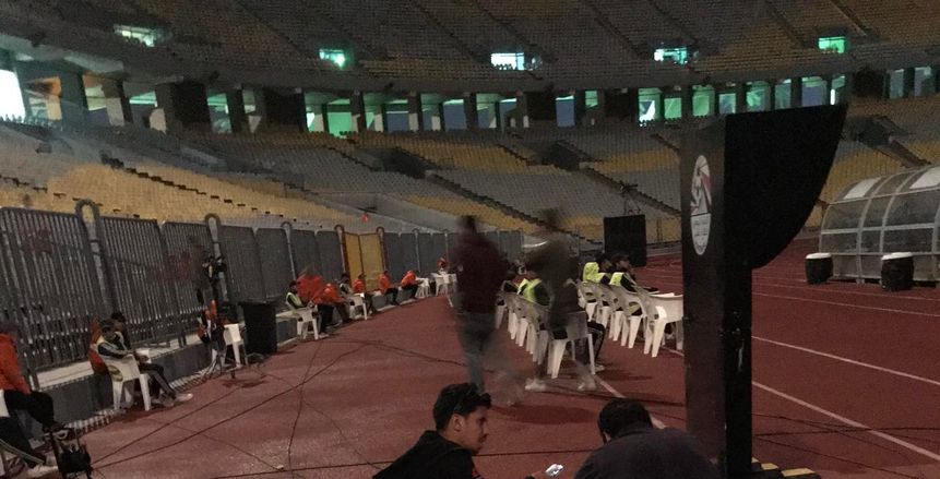 عطل في تقنية الفار قبل مباراة الأهلي والإسماعيلي «صور»