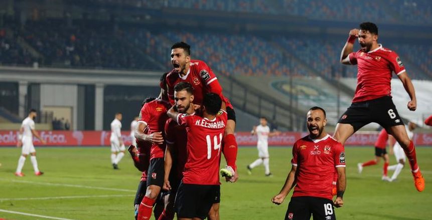 وصلة رقص بين كهربا وسمير.. وجهاز الأهلي يحتفل بطريقة مجنونة (فيديو)