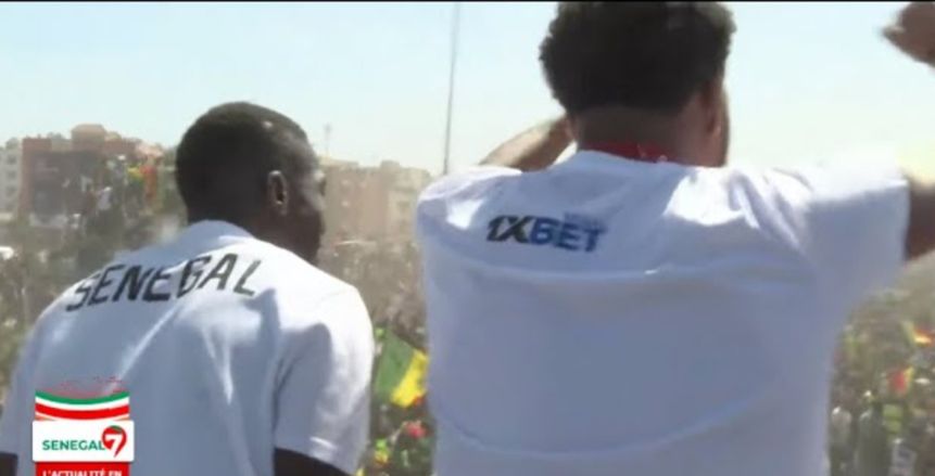 آلاف السنغاليين يستقبلون أسود التيرانجا بعد التتويج بأمم أفريقيا