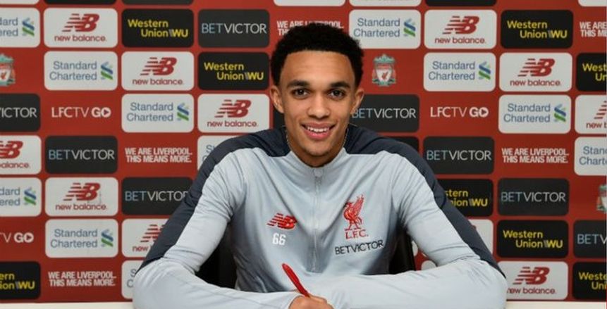 «أرنولد» يعلق على تجديده لليفربول