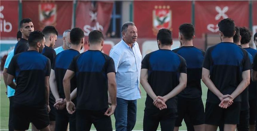 رئيس الأهلي يوجه رسالة للاعبي الفريق قبل مواجهة العين.. الزمالك كلمة السر