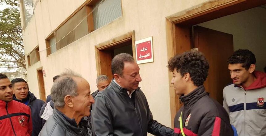 فتحي مبروك يتابع حالة مدرب ناشئي الأهلي المصاب بكورونا