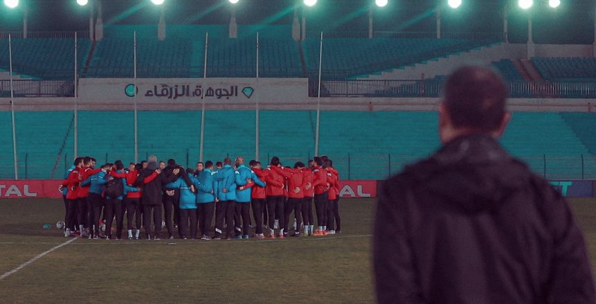 الخطيب يعقد اجتماعا عاجلا في التتش مع لاعبي الأهلي بعد هزيمة السوبر