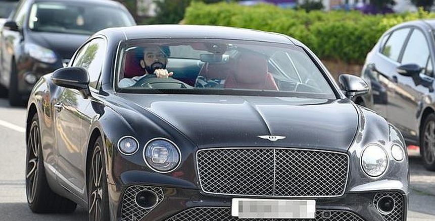 بالصور| محمد صلاح يمتلك سياراتين في إنجلترا.. أرخصهما بـ3.5 مليون جنيه