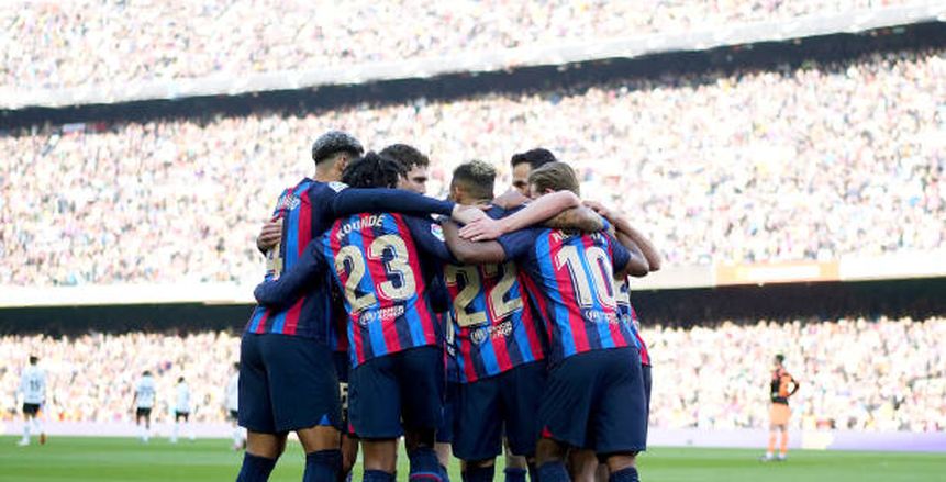 برشلونة مهدد بالاستبعاد من «الأبطال».. والريال يوافق على بيع كامافينجا