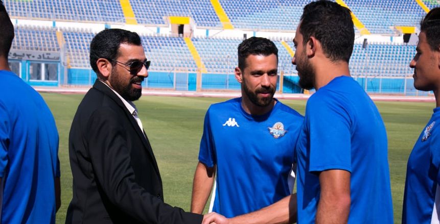 بالصور| سالم الشامسي يزور تدريب بيراميدز ويرحب بالجهاز الفني الجديد