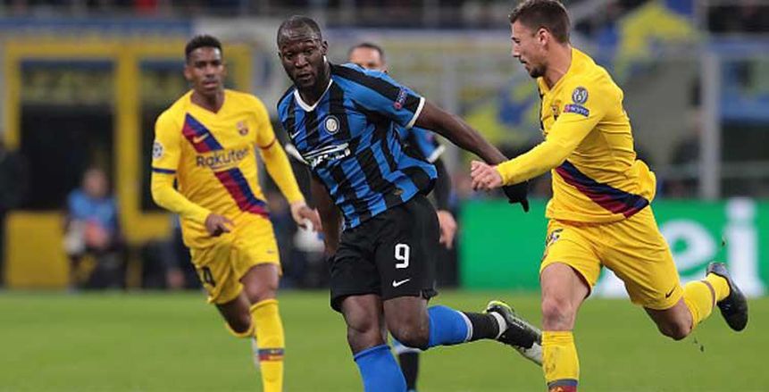 لوكاكو يمنح الإنتر التعادل أمام برشلونة في الشوط الأول (فيديو)