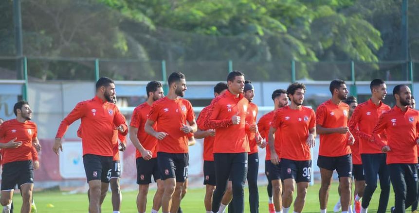 الأهلي يصل ملعب مباراة المقاصة والمراقب يلغي استراحة شرب المياه