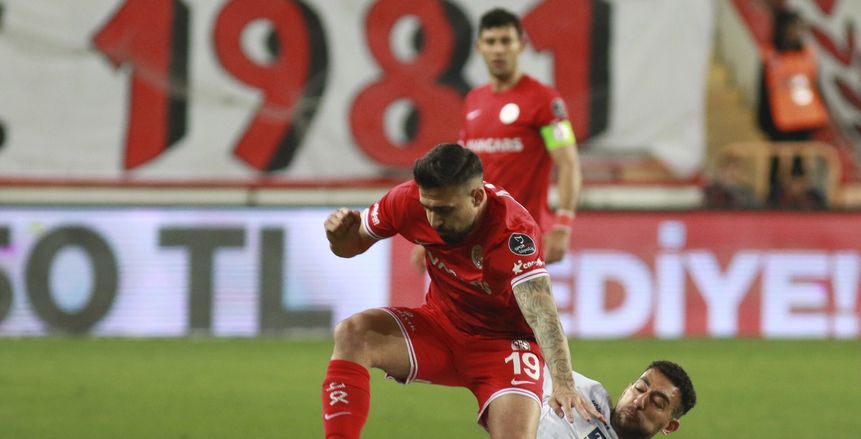 كوكا يسجل في خسارة ألانيا سبور أمام أنطاليا بالدوري التركي
