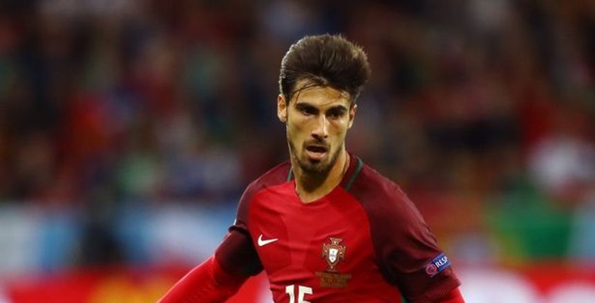توتنهام يسعى للتعاقد مع لاعب وسط برشلونة