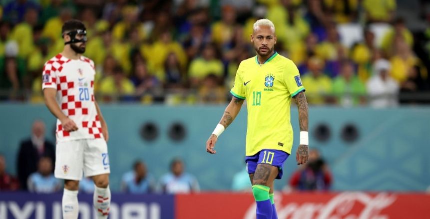 شاهد.. بكاء نيمار بعد الهزيمة أمام كرواتيا وتوديع كأس العالم