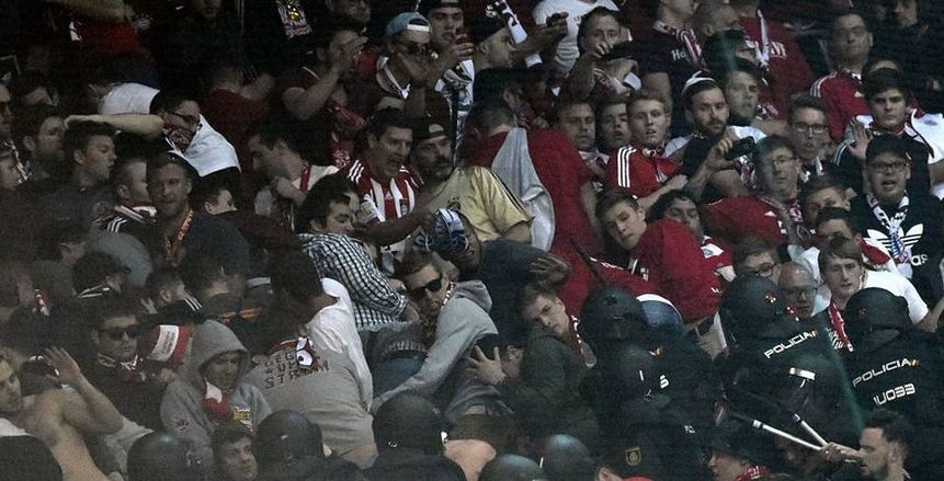 بالصور| اشتباكات بين جماهير بايرن ميونيخ والشرطة الإسبانية بدوري الأبطال