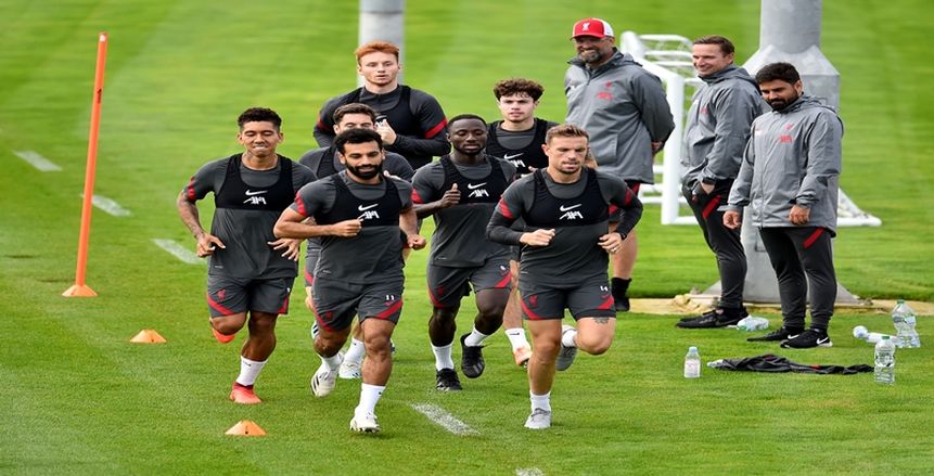 بابتسامة.. صلاح يظهر في تدريبات ليفربول استعدادا للموسم الجديد