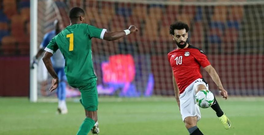 عاجل.. حسام البدري يمنح محمد صلاح شارة قيادة منتخب مصر