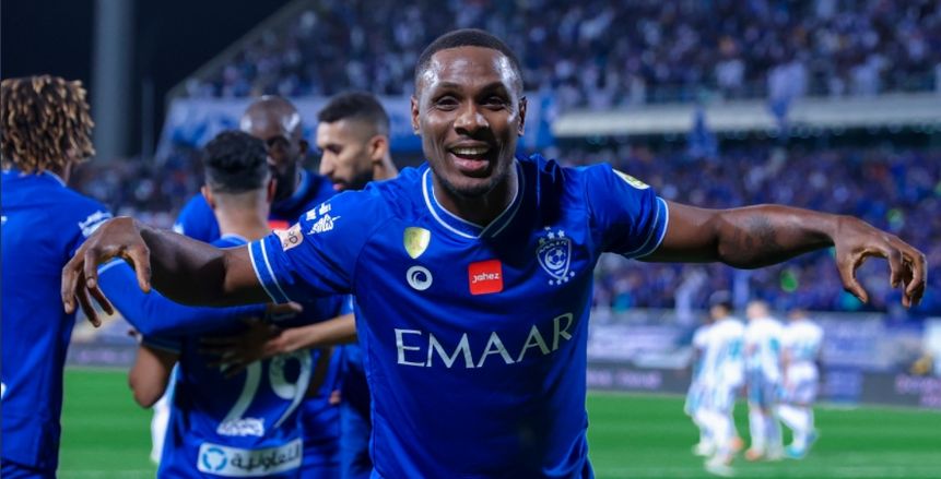 الهلال يهزم الأهلي بالأربعة ويطارد الاتحاد على صدارة الدوري السعودي