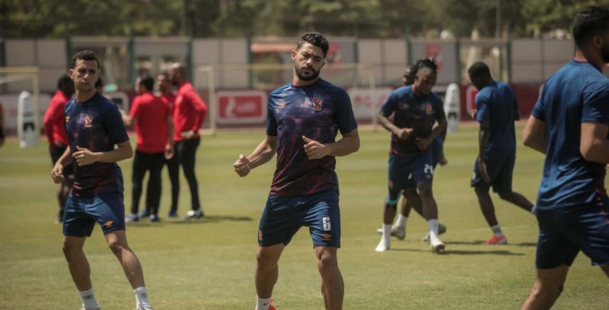الأهلي يختتم تدريباته استعدادا لأسوان.. وموسيماني يعالج أخطاء الدفاع