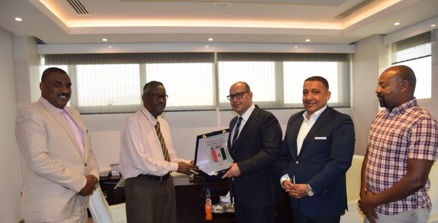 ياسر إدريس: السودان يمتلك حمامات سباحة جيدة